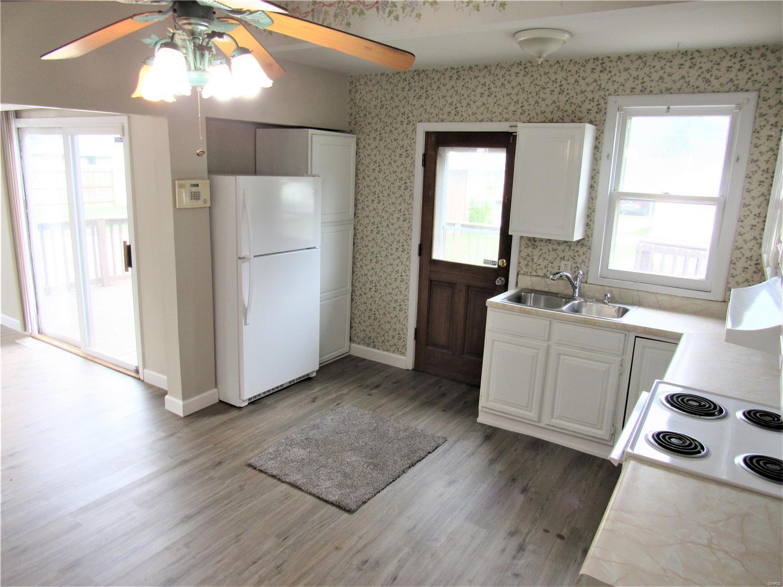 915 Logan Street Alton, IL 62002 - Photo 9 of 18 Gallery Image 9