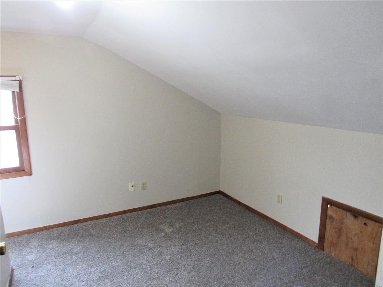 915 Logan Street Alton, IL 62002 - Photo 10 of 18 Gallery Image 10