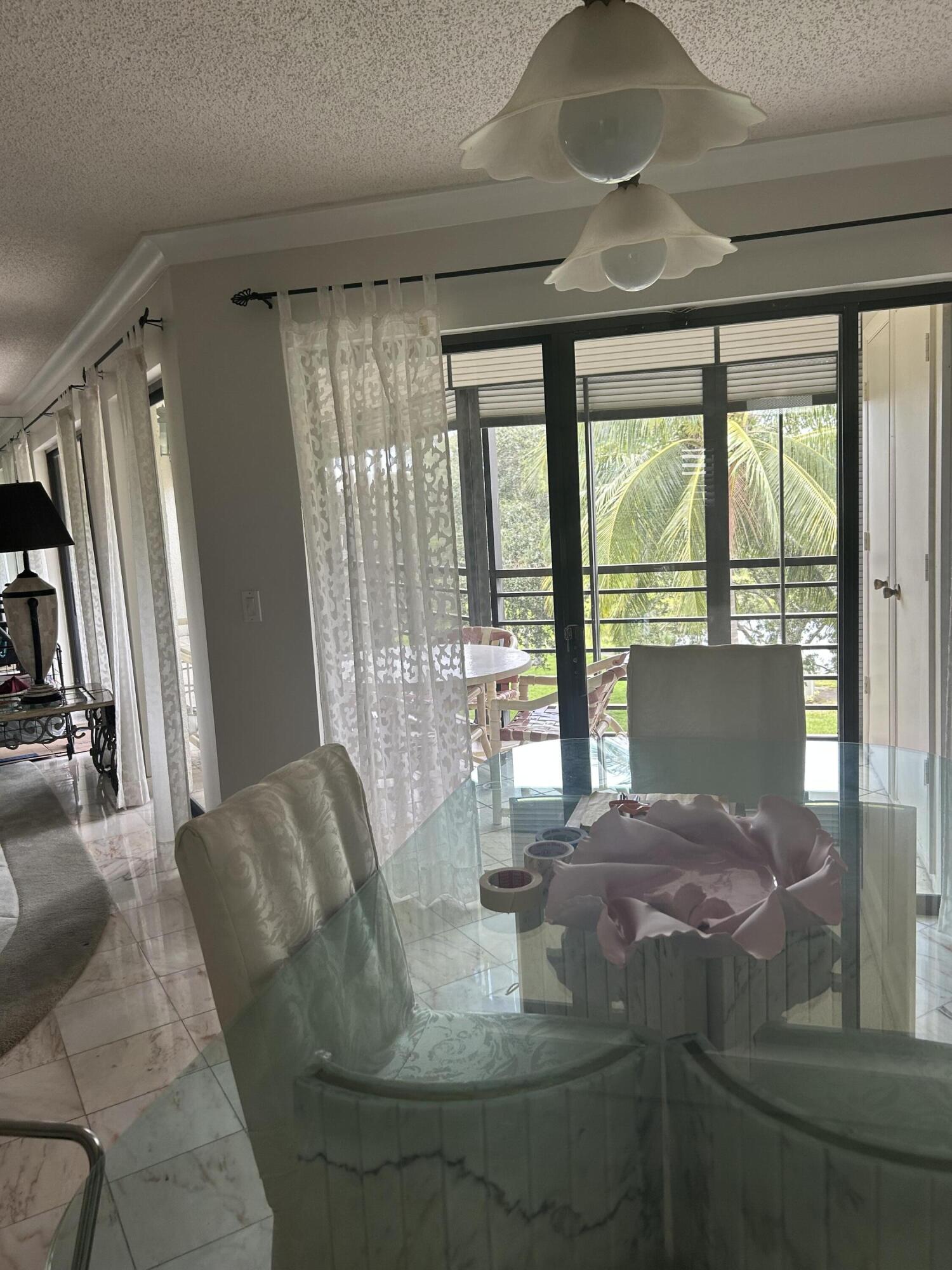 DINING ROOM/FLOORING-MARBLE