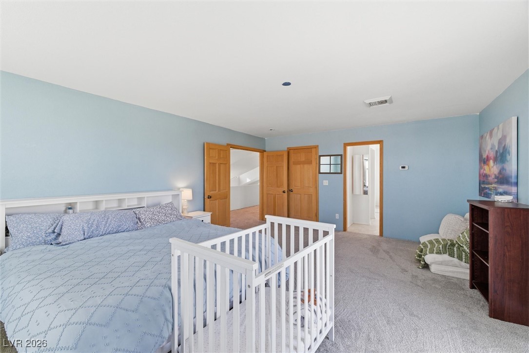 2570 East Kellogg Road Pahrump, NV 89048 - Photo 31 of 54 Large primary with en suite and large walk-in closet, along with access to private balcony.