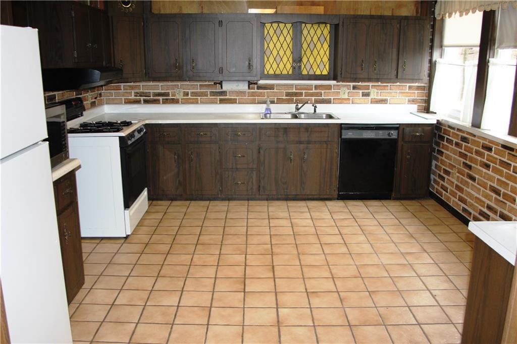 Spacious kitchen with lots of counter and cabinet space.