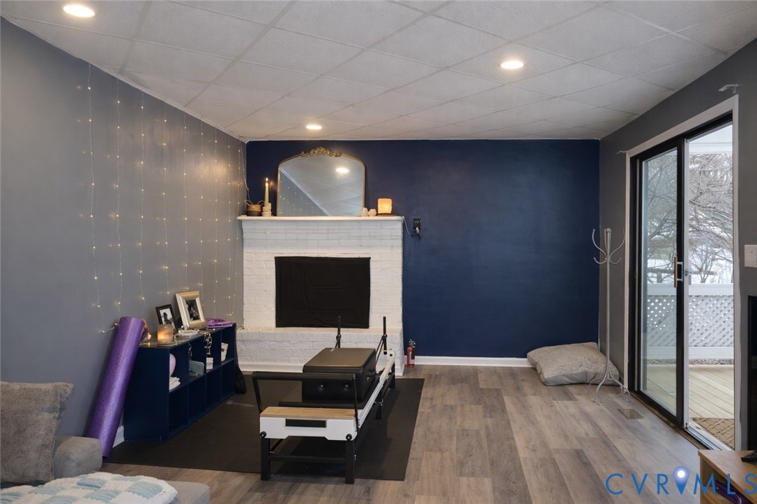 5521 Richmond Road Amelia Court House, VA 23002 - Photo 14 of 28 Living area featuring an accent wall, recessed lig