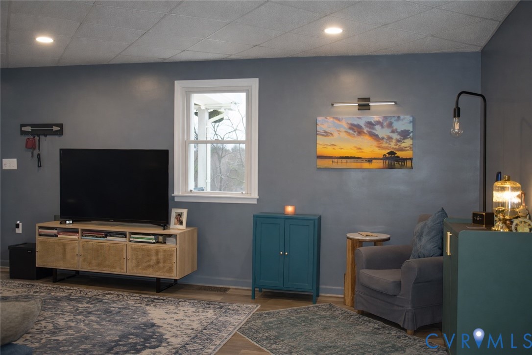 5521 Richmond Road Amelia Court House, VA 23002 - Photo 17 of 28 Living area with wood finished floors, a drop ceil