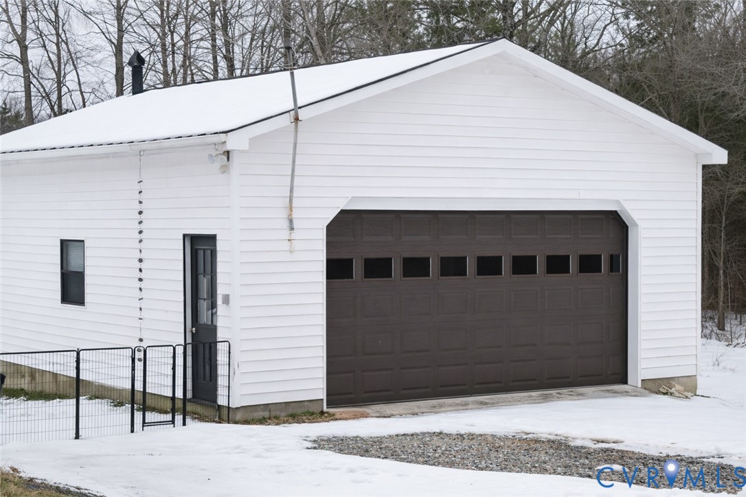 5521 Richmond Road Amelia Court House, VA 23002 - Photo 27 of 28 garage and a gate