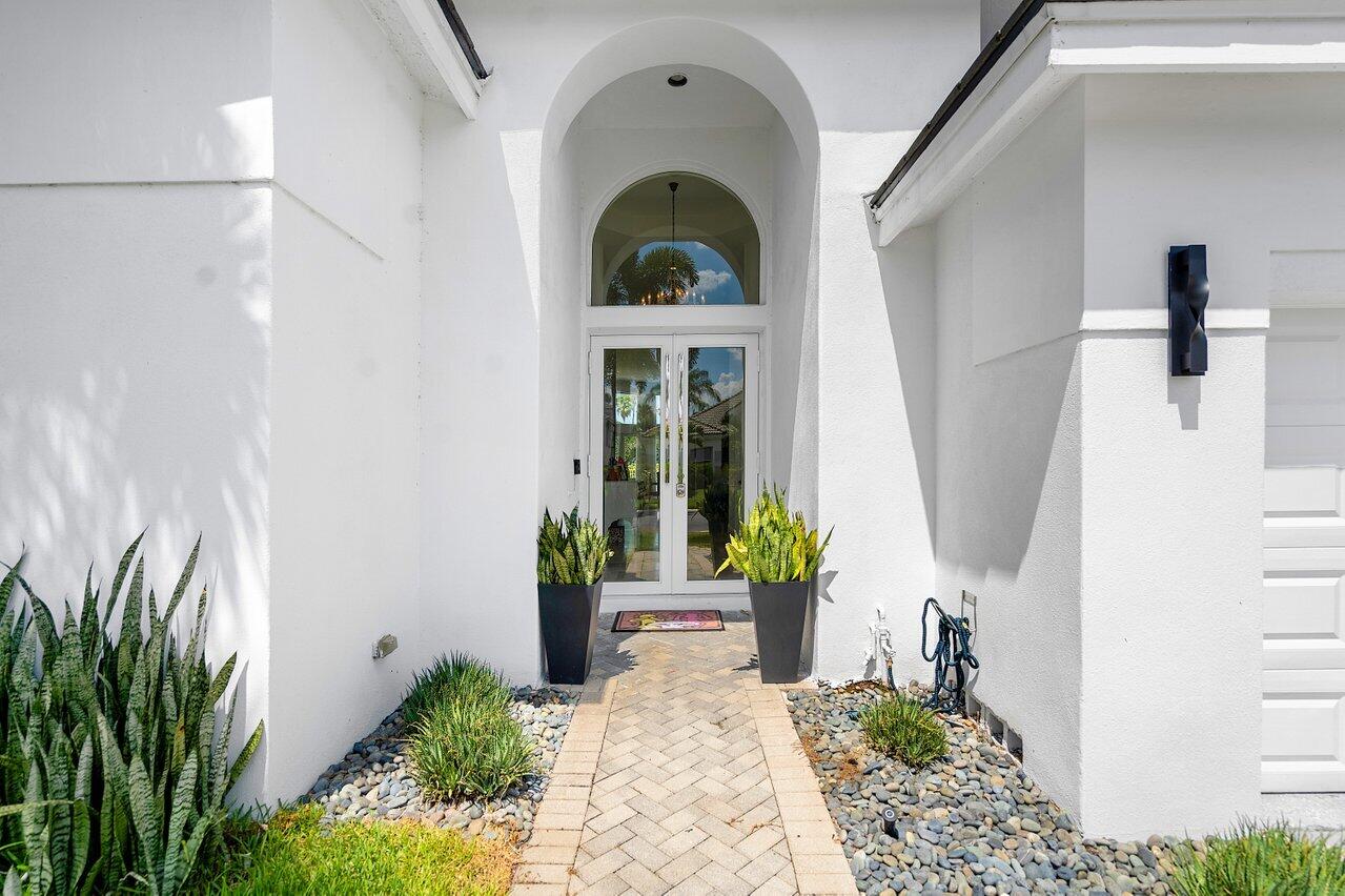 5712 Regency Circle East Boca Raton, FL 33496 - Photo 4 of 39 004-5712RegencyCircleEast-BocaRaton-FL-3