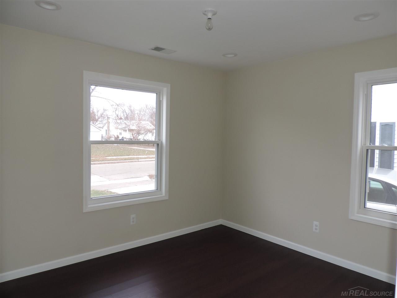 8268 Timken Avenue Warren, MI 48089 - Photo 6 of 13 31366822-5.JPG