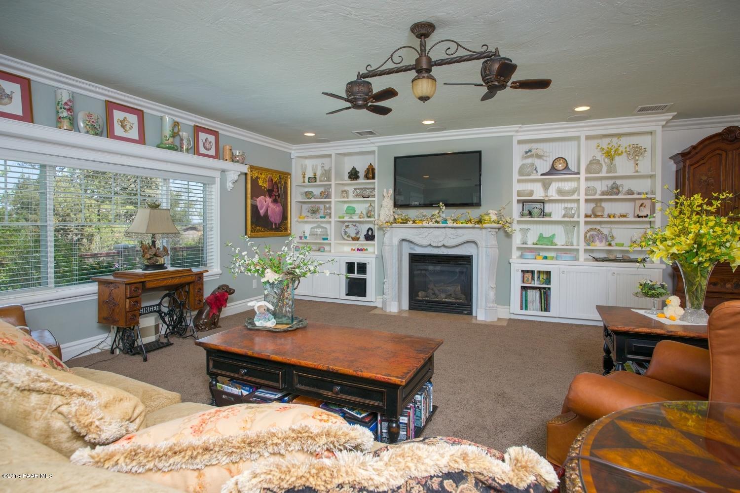 2063 Thumb Butte Road Prescott, AZ 86305 - Photo 6 of 26 Great Room - 2063 Thumb Butte Road