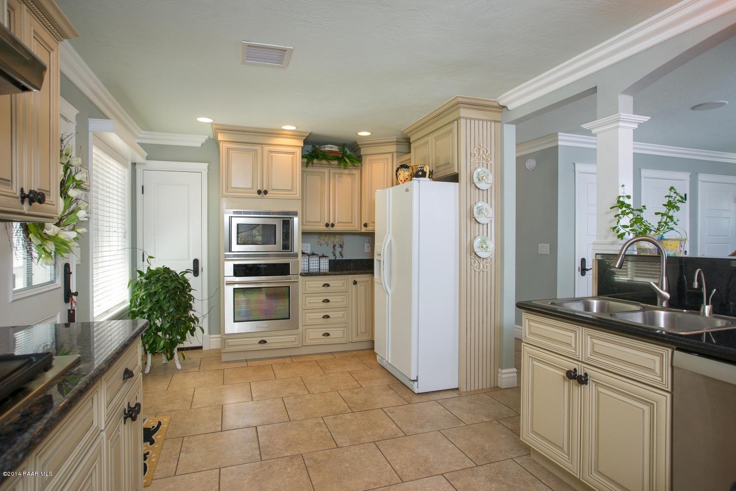 2063 Thumb Butte Road Prescott, AZ 86305 - Photo 8 of 26 Kitchen - 2063 Thumb Butte Road