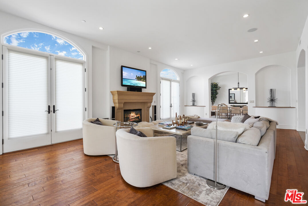 420 South Hamel Road, Unit PH1 Los Angeles, CA 90048 - Photo 17 of 30