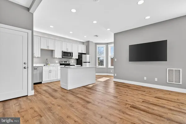 $2,400 | 329 South High Street, Unit A, West Chester, PA 19382