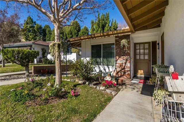 $469,900 | 26856 Oak Branch Circle, Newhall, CA 91321