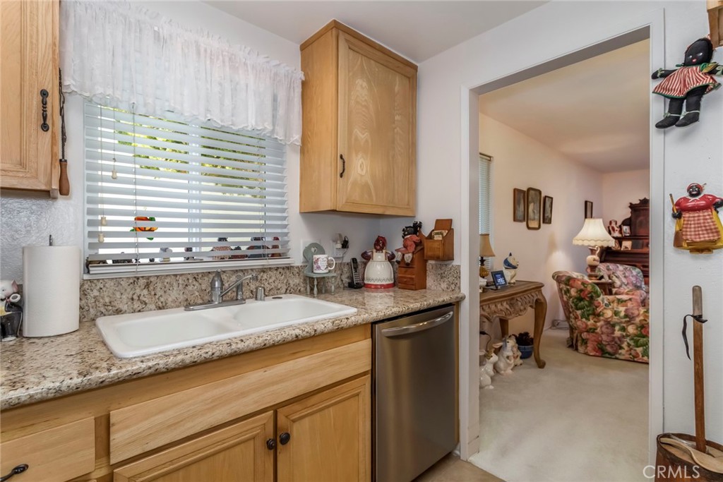 26856 Oak Branch Circle Newhall, CA 91321 - Photo 7 of 37