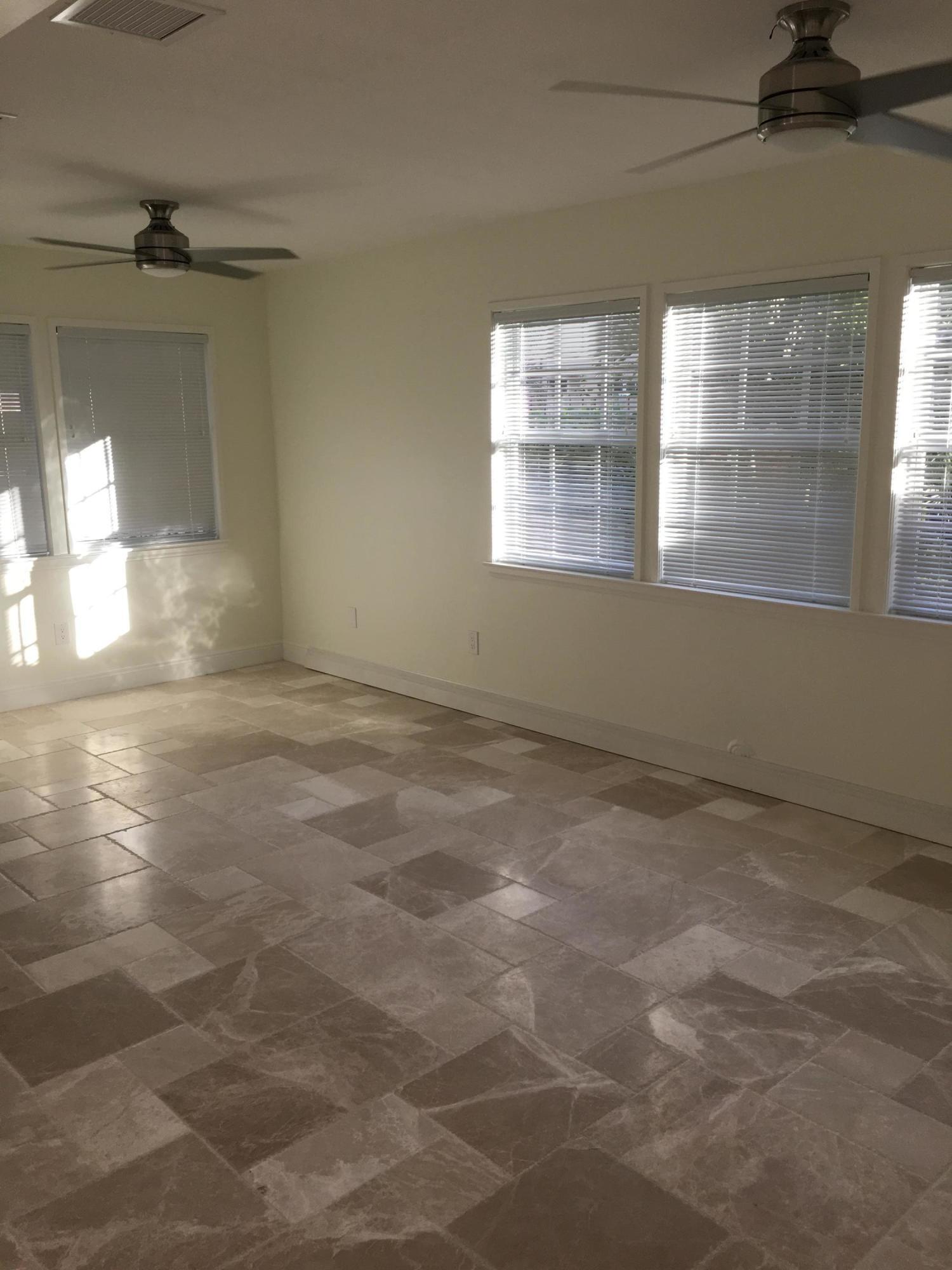 327 Dyer Road West Palm Beach, FL 33405 - Photo 4 of 15 Living area