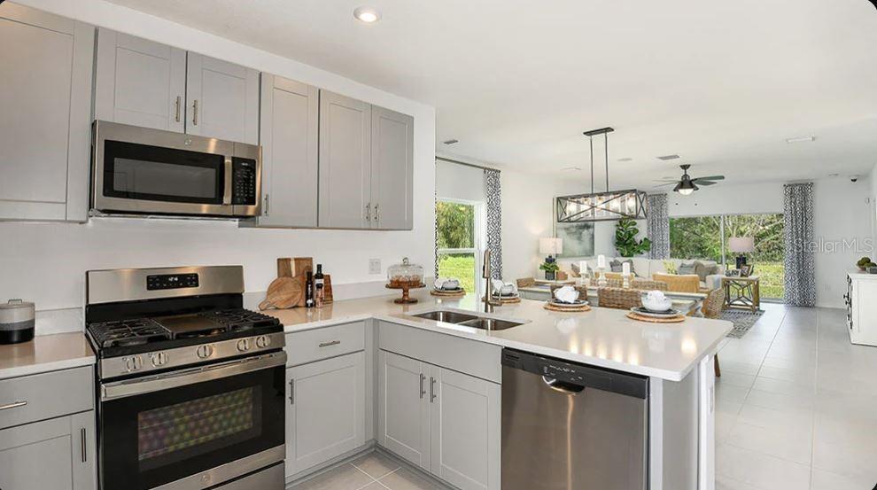 13807 Shellmore Avenue Palmetto, FL 34221 - Photo 8 of 17