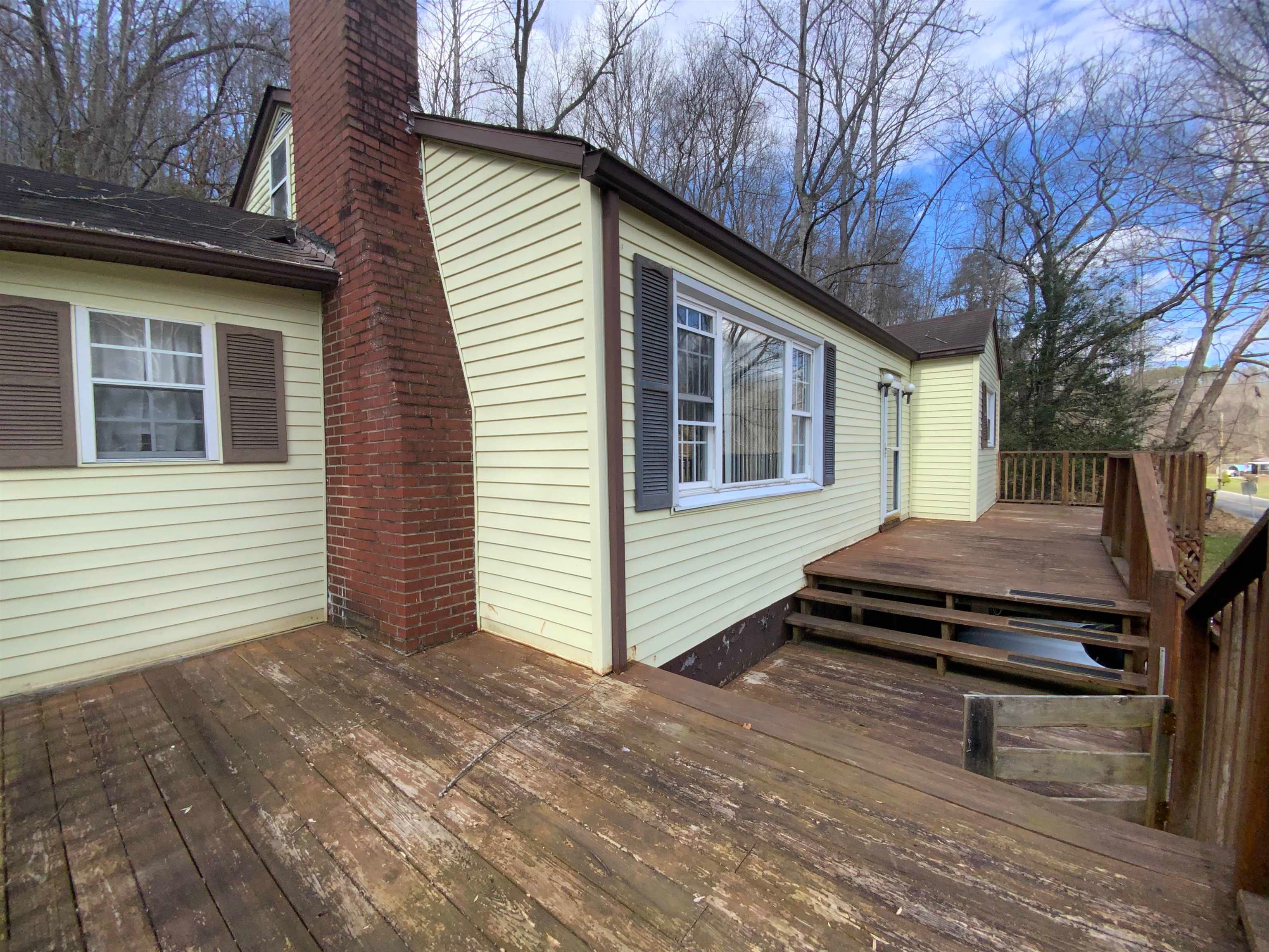18515 East Lynn Road Genoa, WV 25517 - Photo 3 of 23 Gallery Image 3