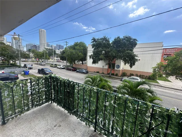 $2,300 | 627 Southwest 3rd Street, Unit 4, Miami, FL 33130