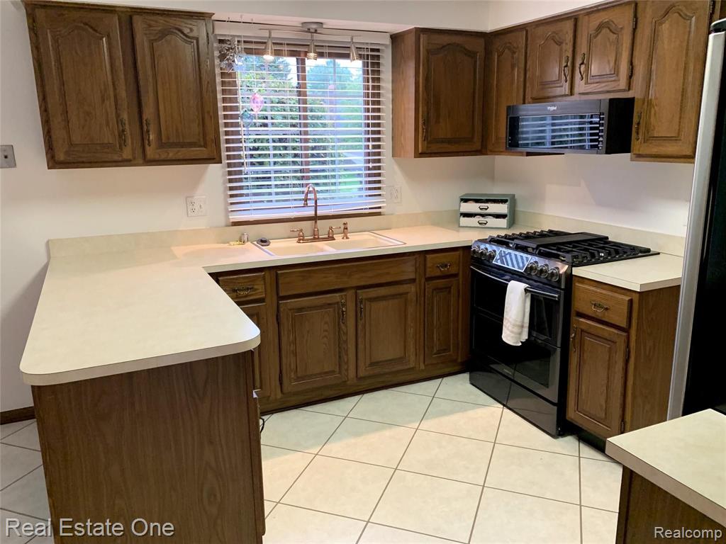 372 Fordcroft Drive Rochester Hills, MI 48309 - Photo 16 of 41