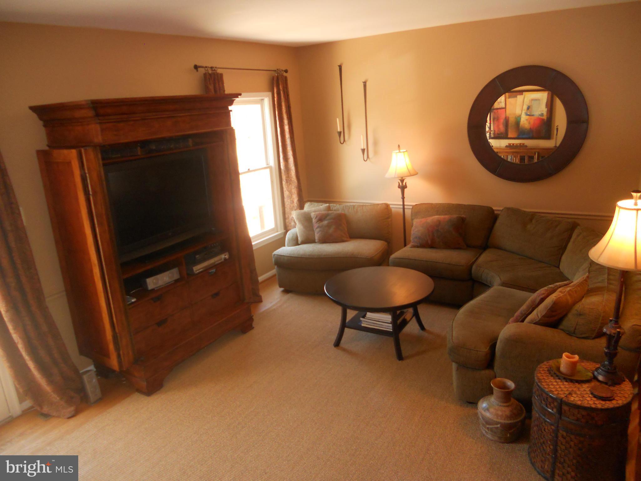 4731 Columbia Road Ellicott City, MD 21042 - Photo 13 of 29 Living Room