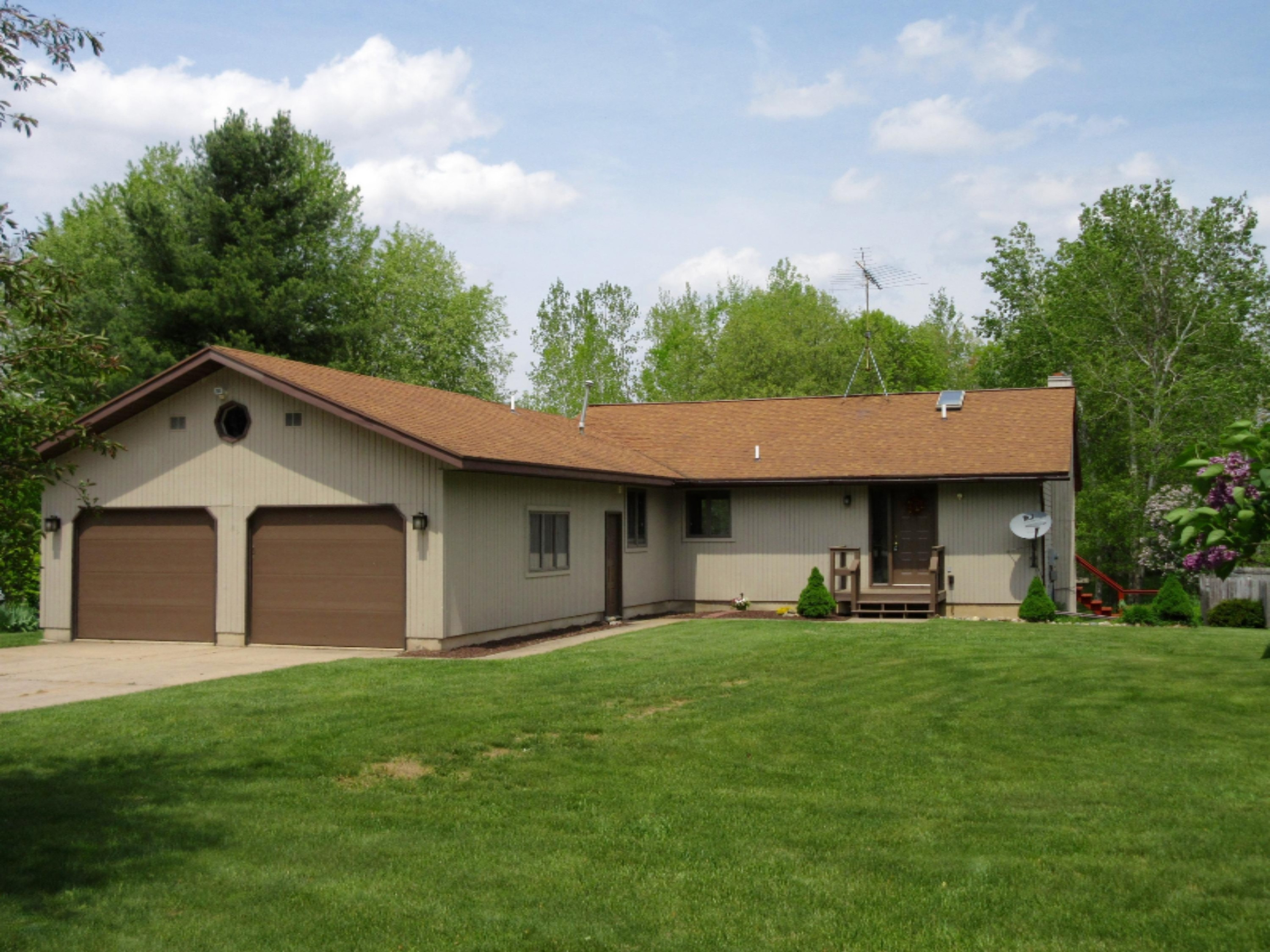 7901 South Backus Road Greenville, MI 48838 - Photo 2 of 35 IMG_3730