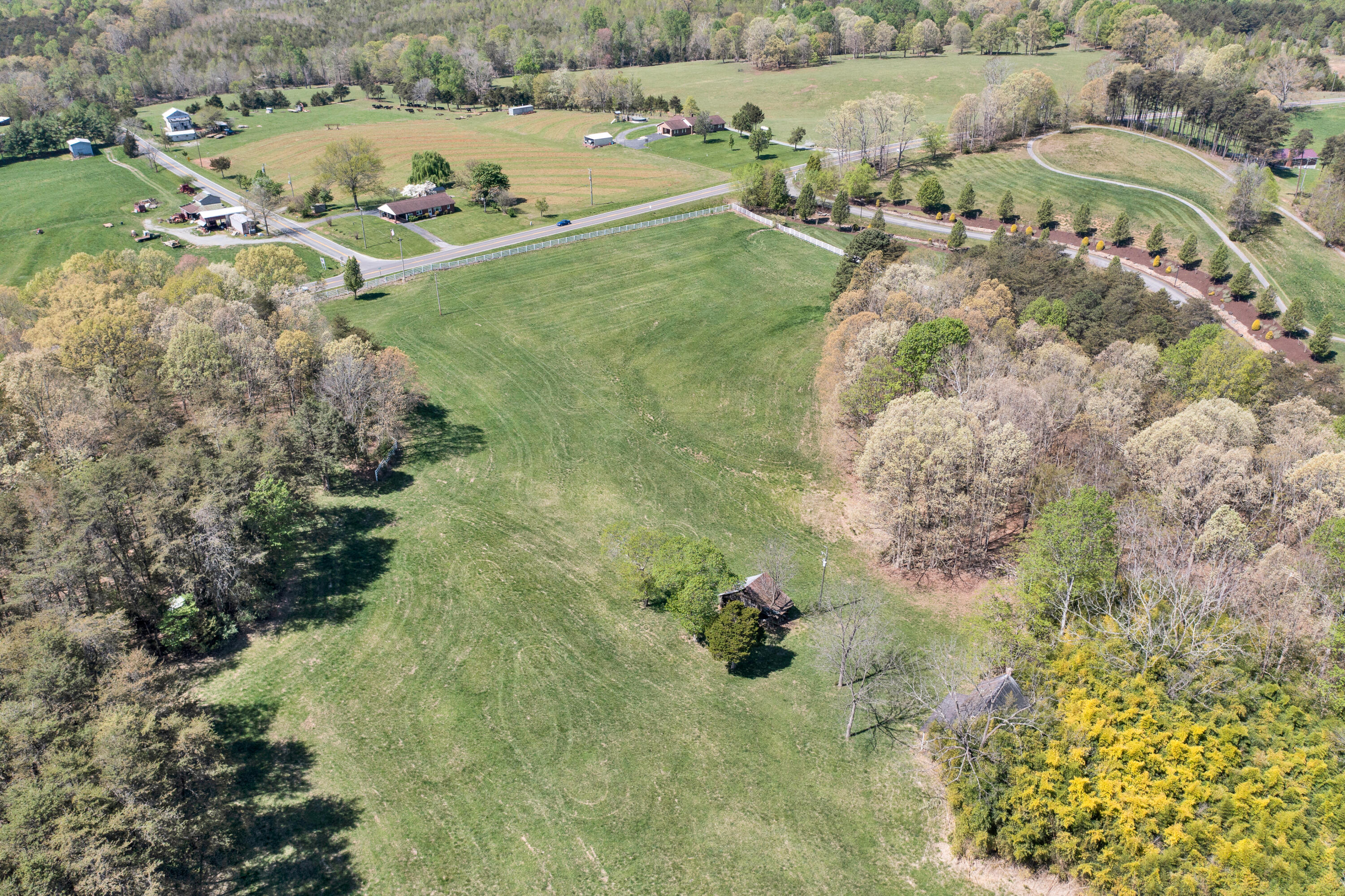 5779 Scruggs Road Moneta, VA 24121 - Photo 11 of 27 08-041520240016