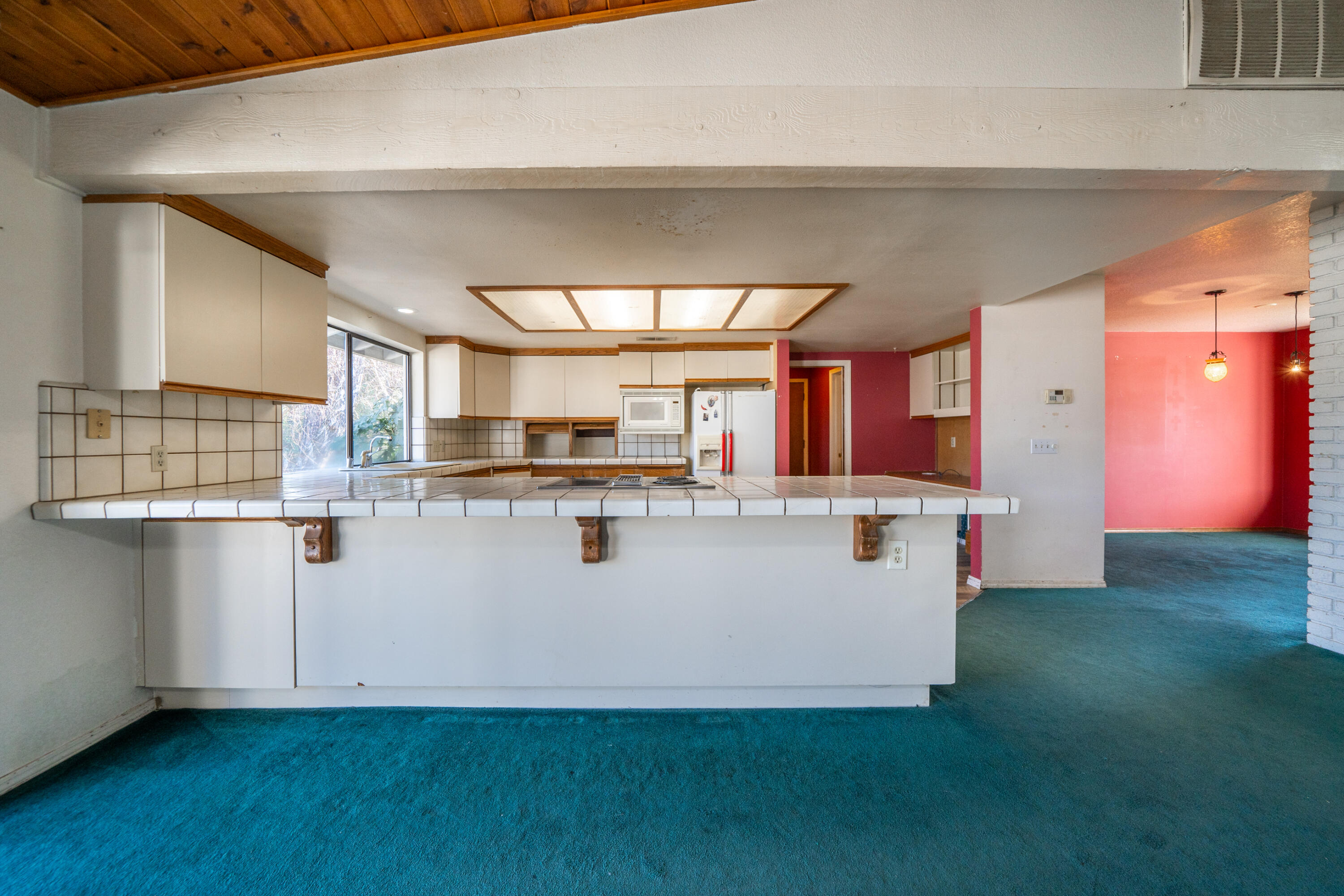 8293 Deschutes Road Palo Cedro, CA 96073 - Photo 18 of 88 Breakfast bar