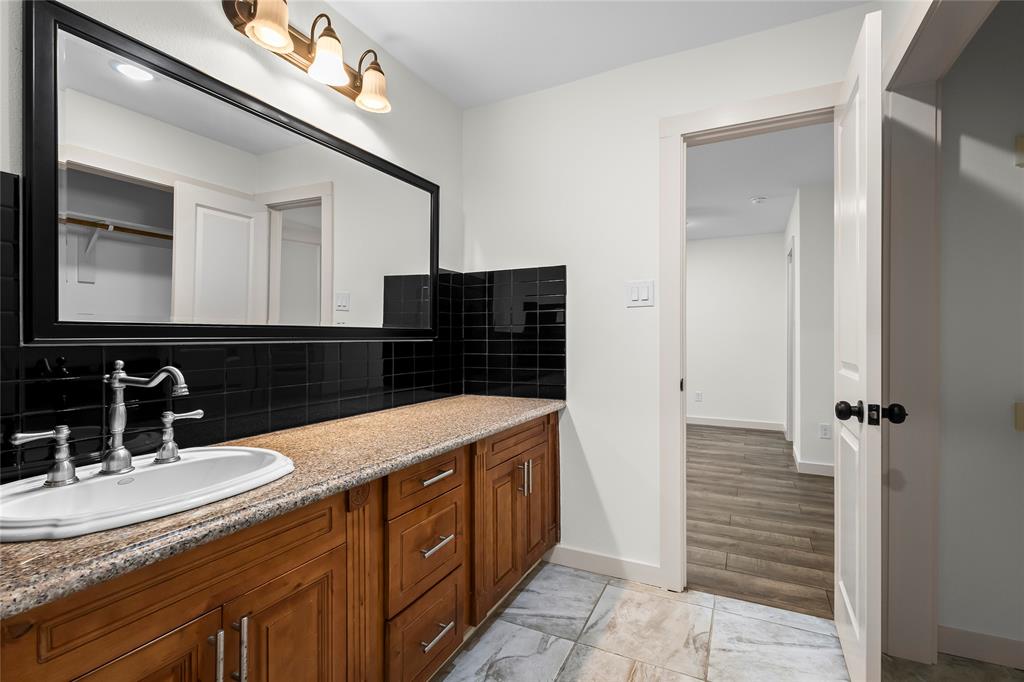 909 Robertson Road Grand Prairie, TX 75050 - Photo 22 of 36 Gallery Image 22