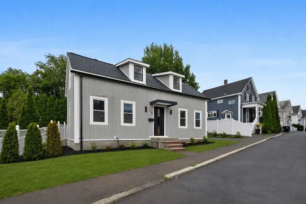 $939,900 | 25 Bow Street, Salem, MA 01970
