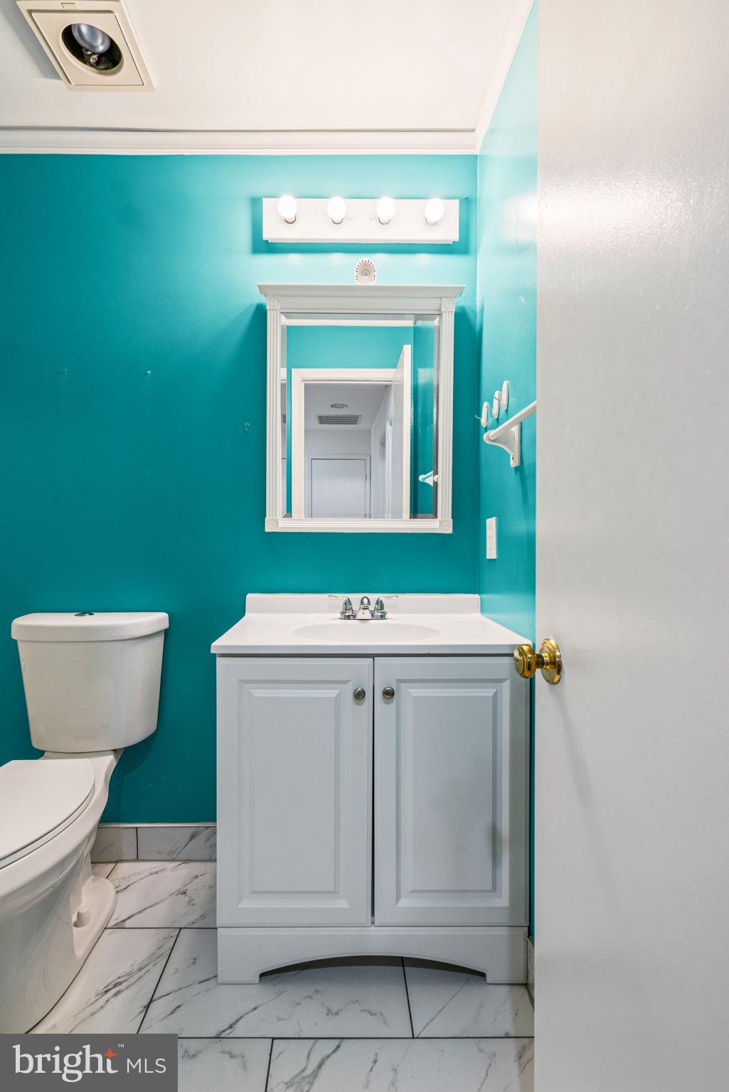 6188 Cobbs Road Alexandria, VA 22310 - Photo 34 of 58 Hall bath