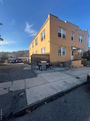 $2,850 | 33 Horatio Street, Unit 2L, Yonkers, NY 10710