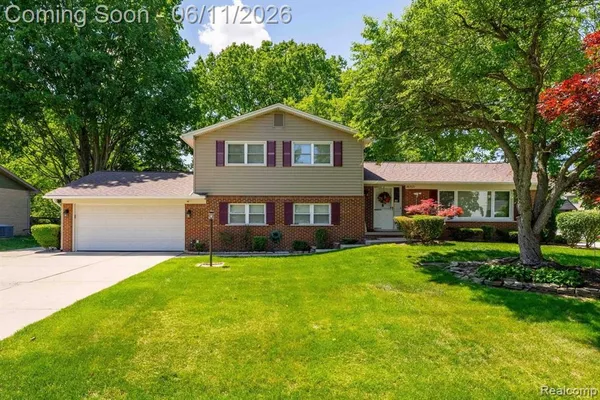 $399,900 | 36521 Gloucester Drive, Clinton Township, MI 48035