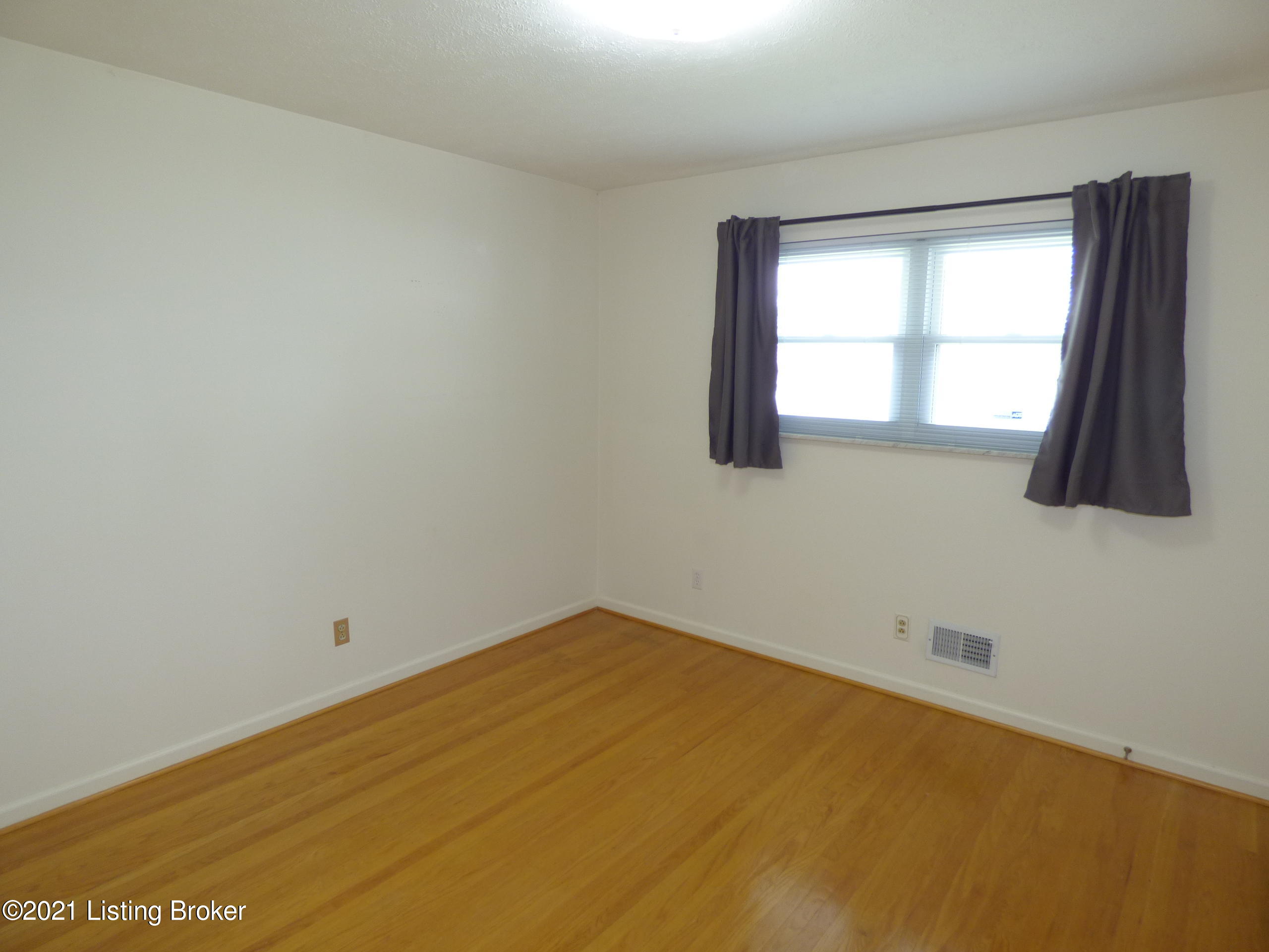 5309 Beth Road Louisville, KY 40219 - Photo 18 of 36 P1320118