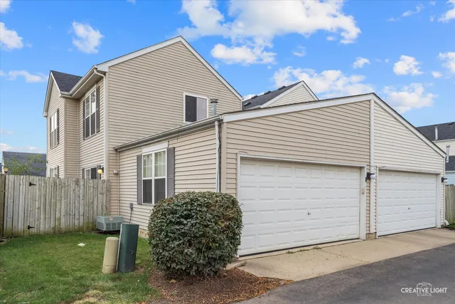 $2,075 | 1636 Linden Park Lane, Unit 1636, Aurora, IL 60504