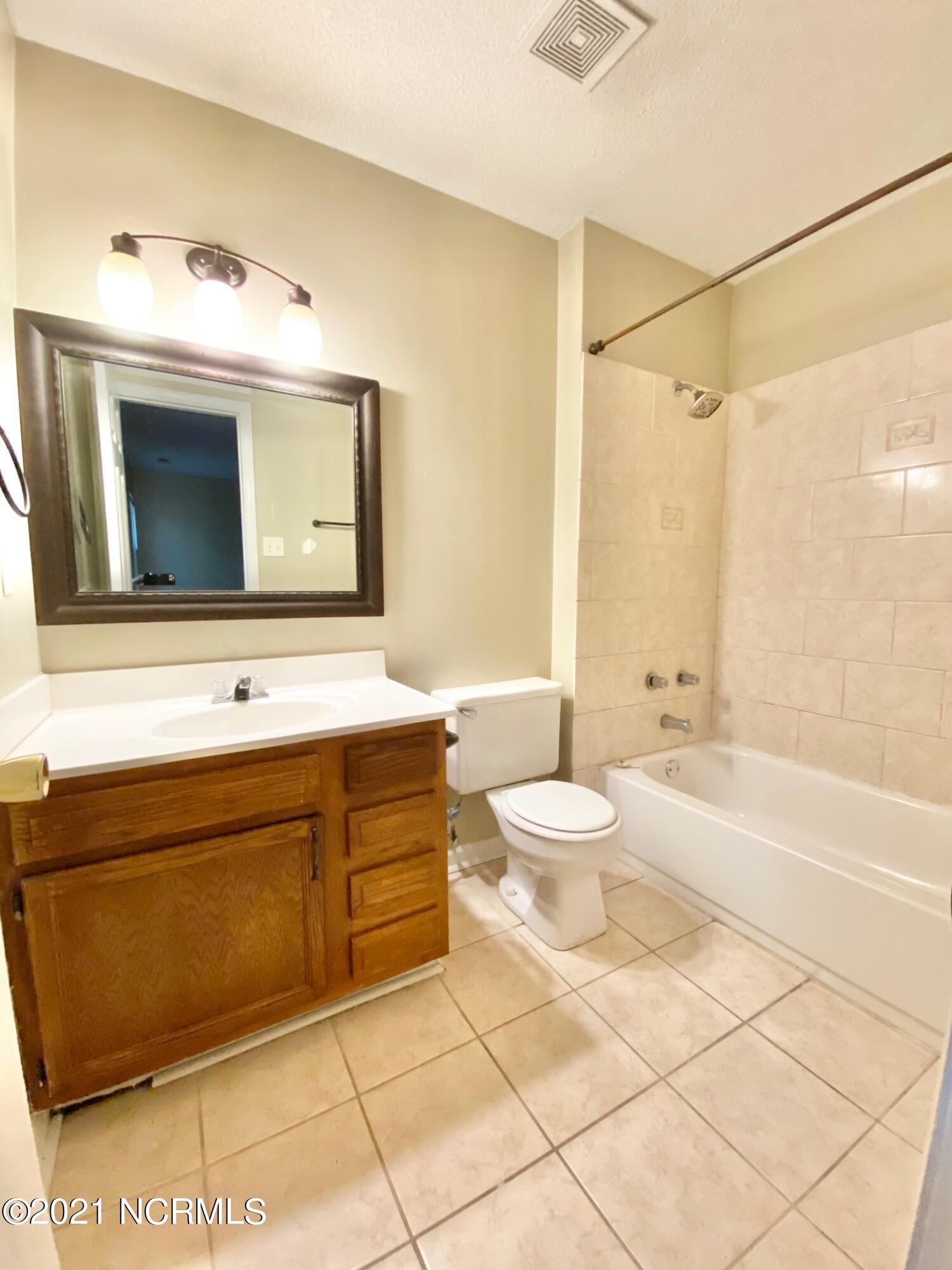 2043 Derby Run Road Jacksonville, NC 28546 - Photo 16 of 25 Master Bath