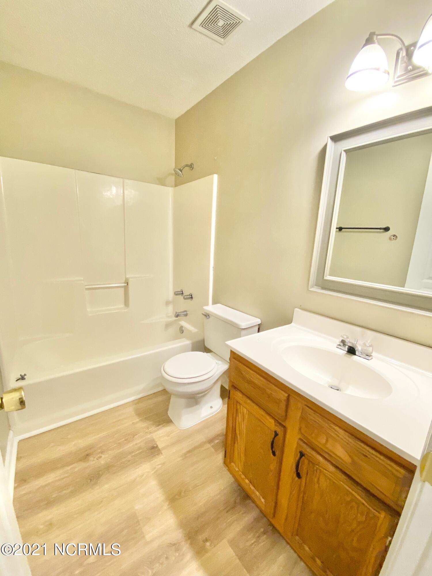 2043 Derby Run Road Jacksonville, NC 28546 - Photo 21 of 25 Hall Bath