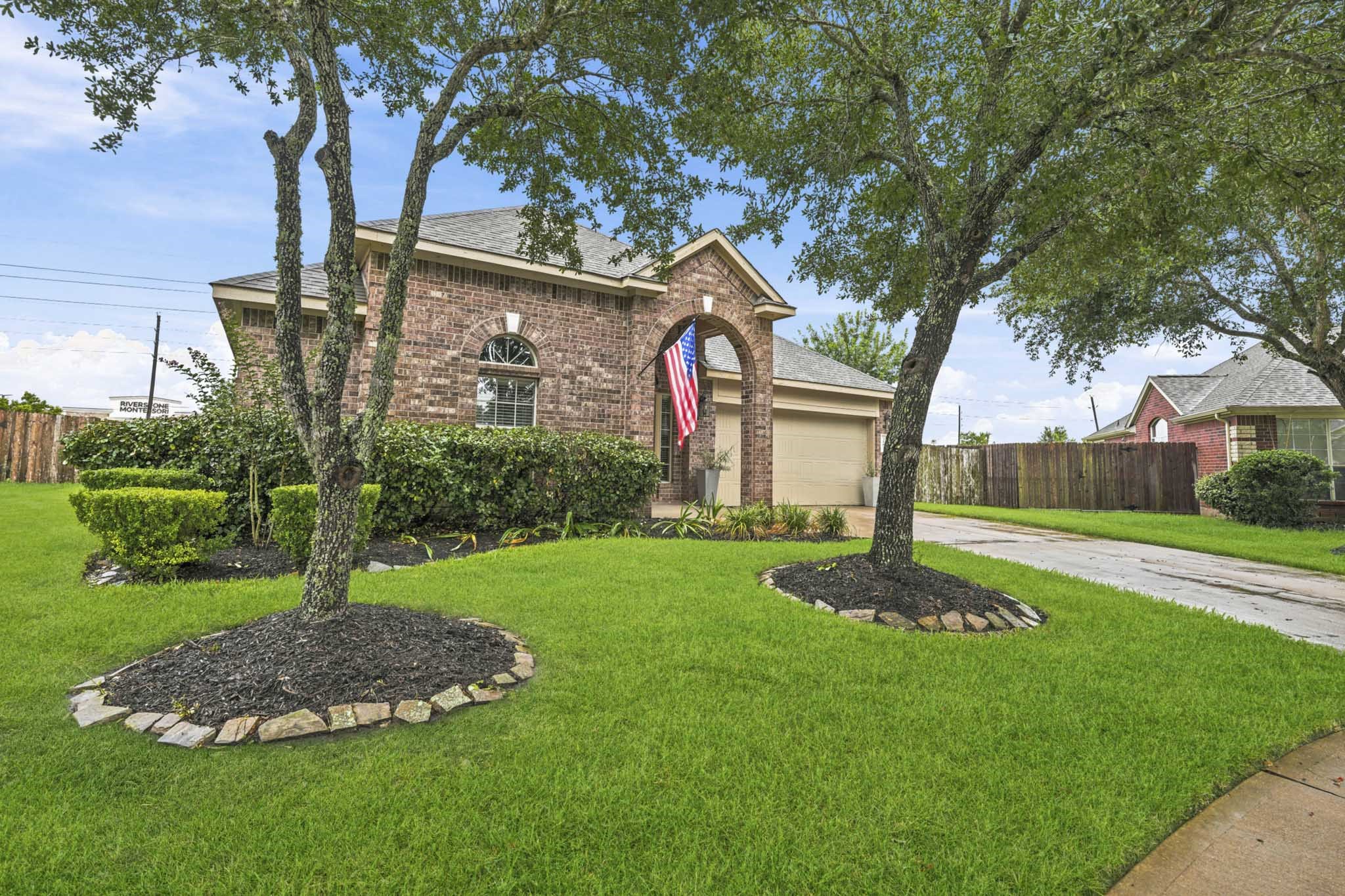 2502 Tiger Eye Drive Rosharon, TX 77583 - Photo 27 of 40 This home boasts excellent curb appeal with mature landscaping.