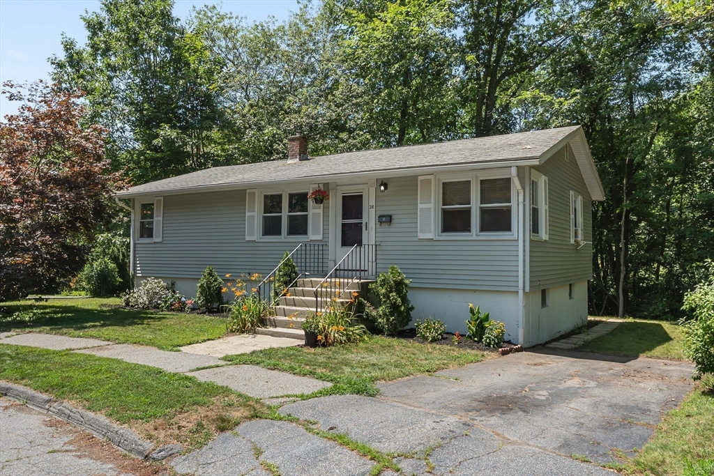 28 Greybert Lane Worcester, MA 01602 - Photo 2 of 35