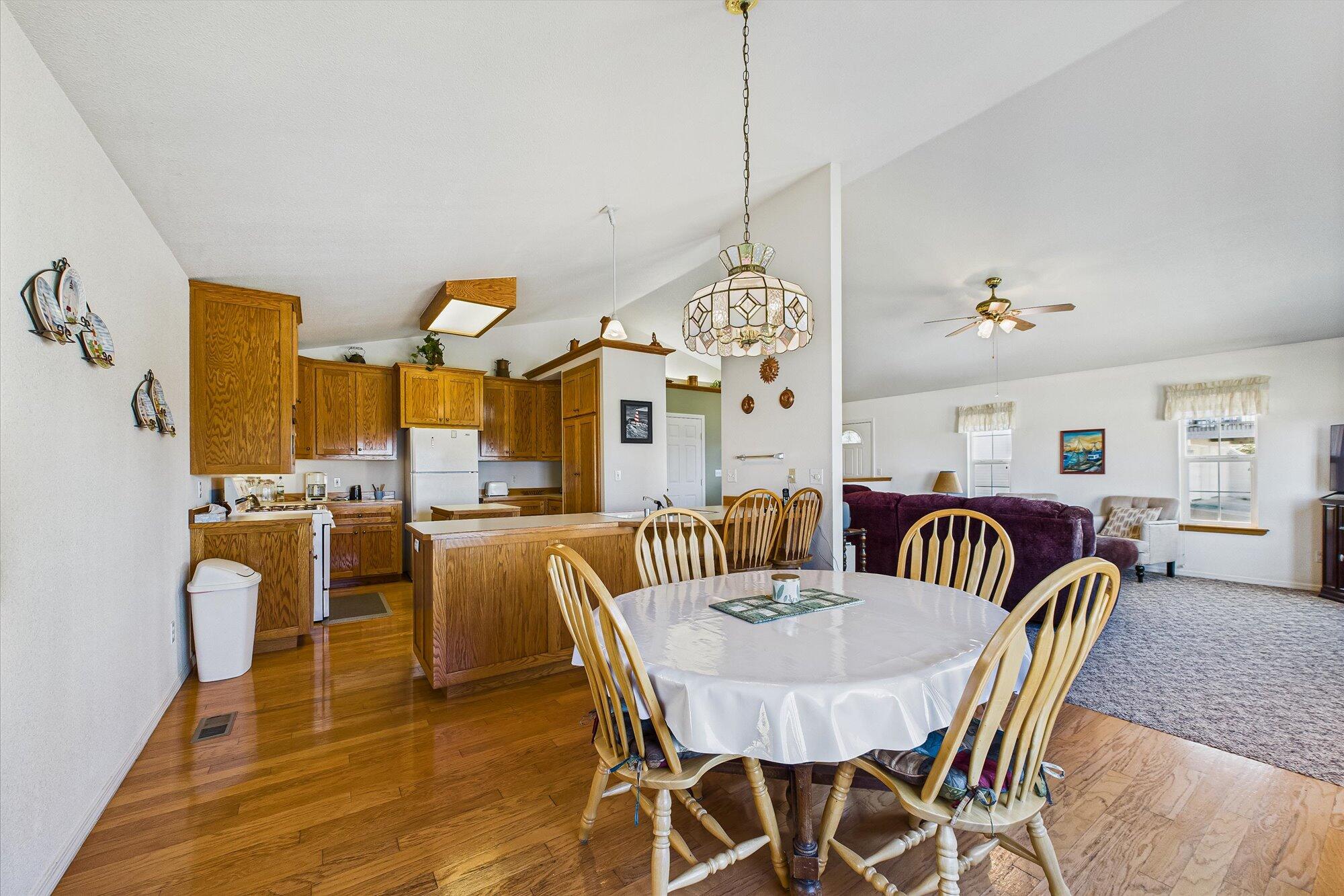 134 Sea View Road Whitethorn, CA 95589 - Photo 7 of 21