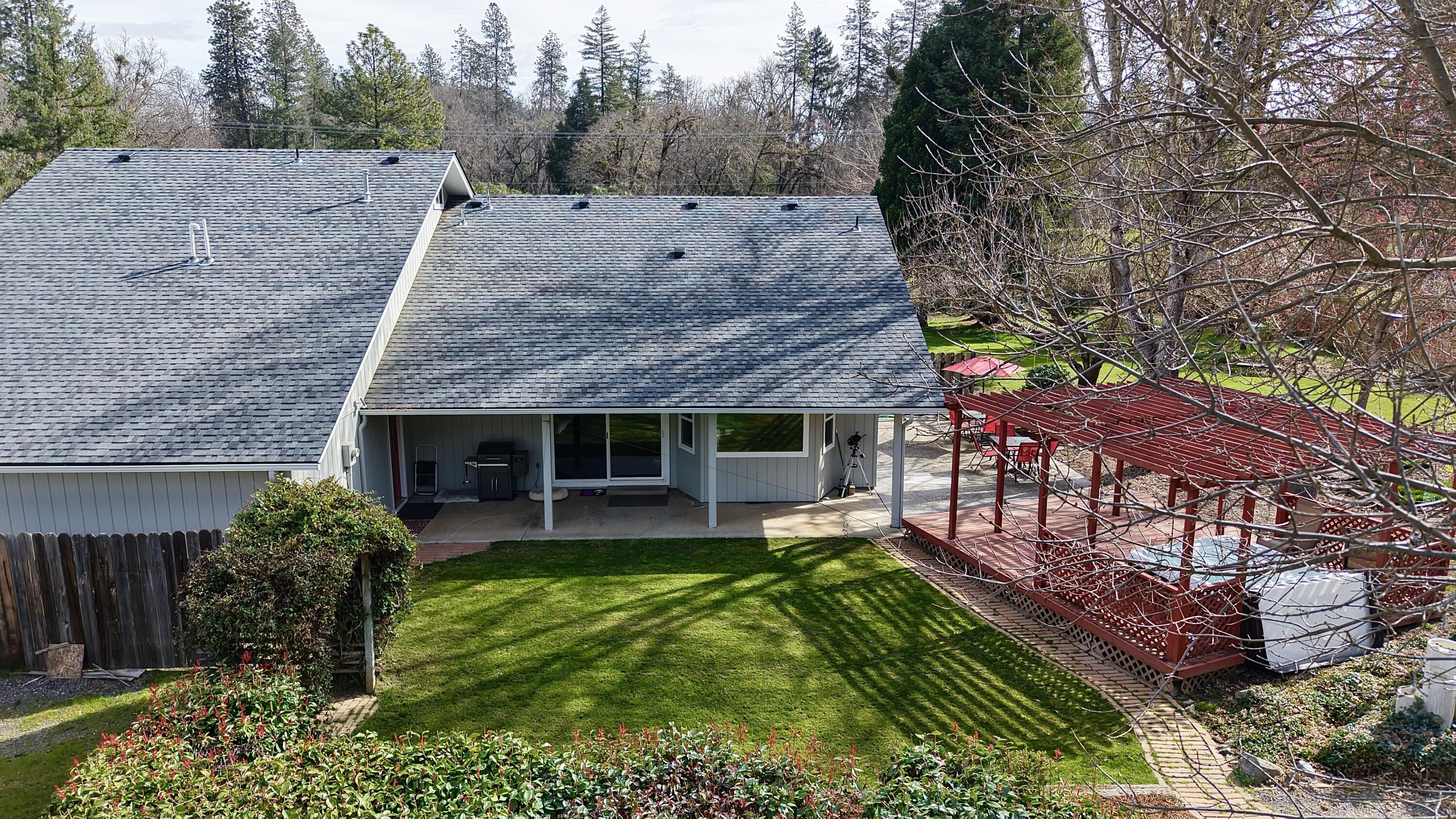 9401 Old Stage Road Central Point, OR 97502 - Photo 9 of 49 Backyard