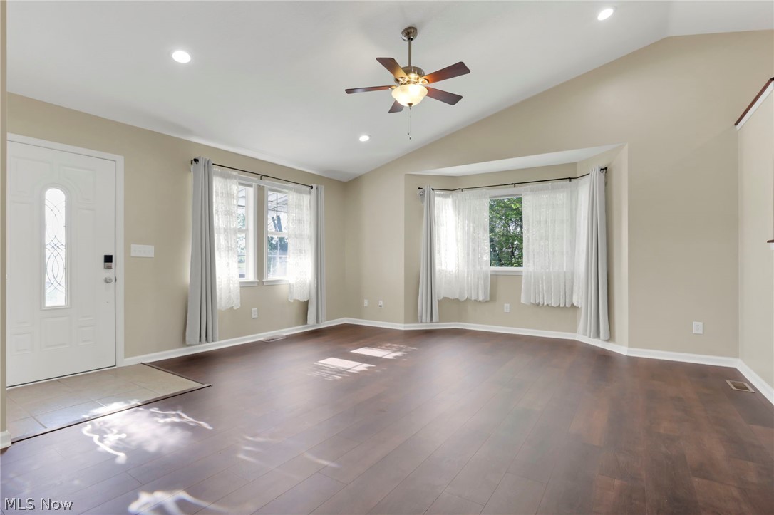 14953 King Road Howard, OH 43028 - Photo 7 of 40 Living room