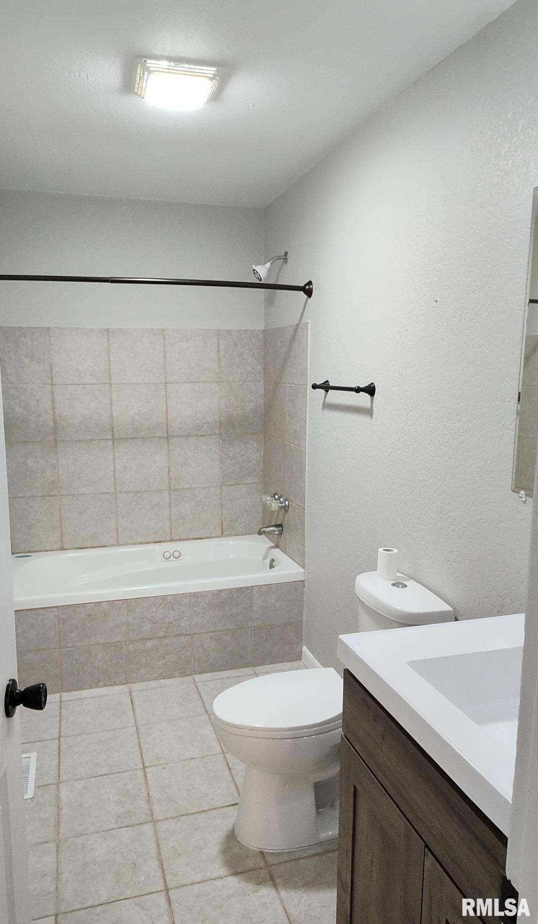 1702 East County Road Carthage, IL 62321 - Photo 15 of 16 Gallery Image 15