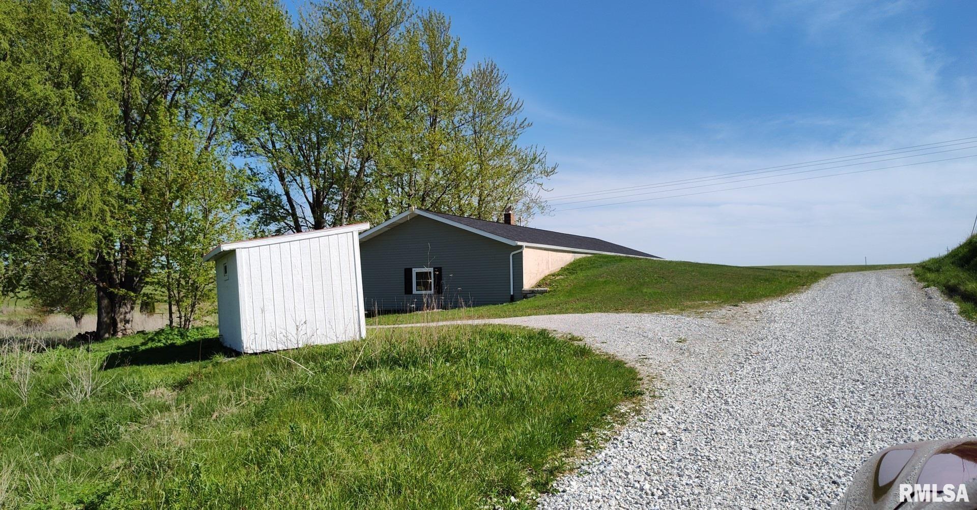 1702 East County Road Carthage, IL 62321 - Photo 2 of 16 Gallery Image 2