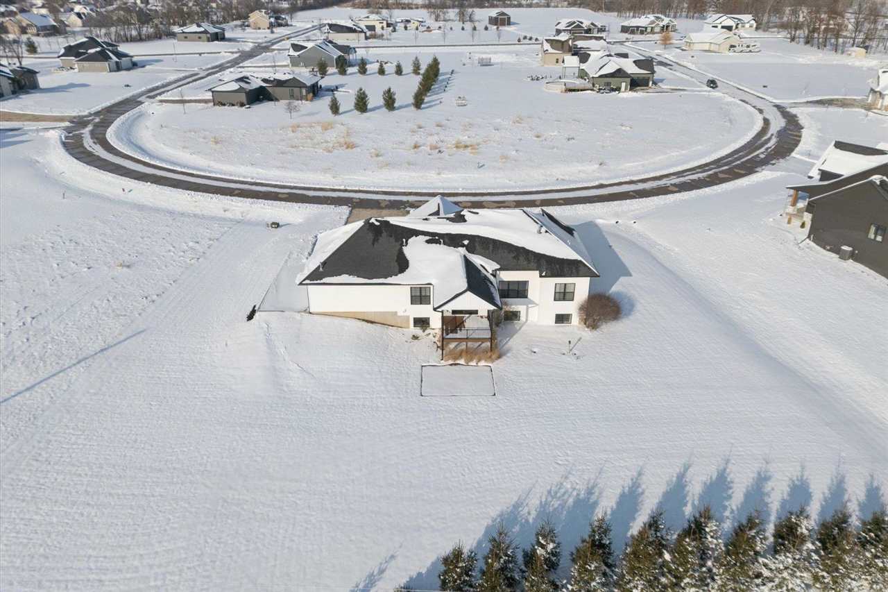 9243 Feather Ridge Pass Cedar Rapids, IA 52411 - Photo 4 of 48 Gallery Image 4