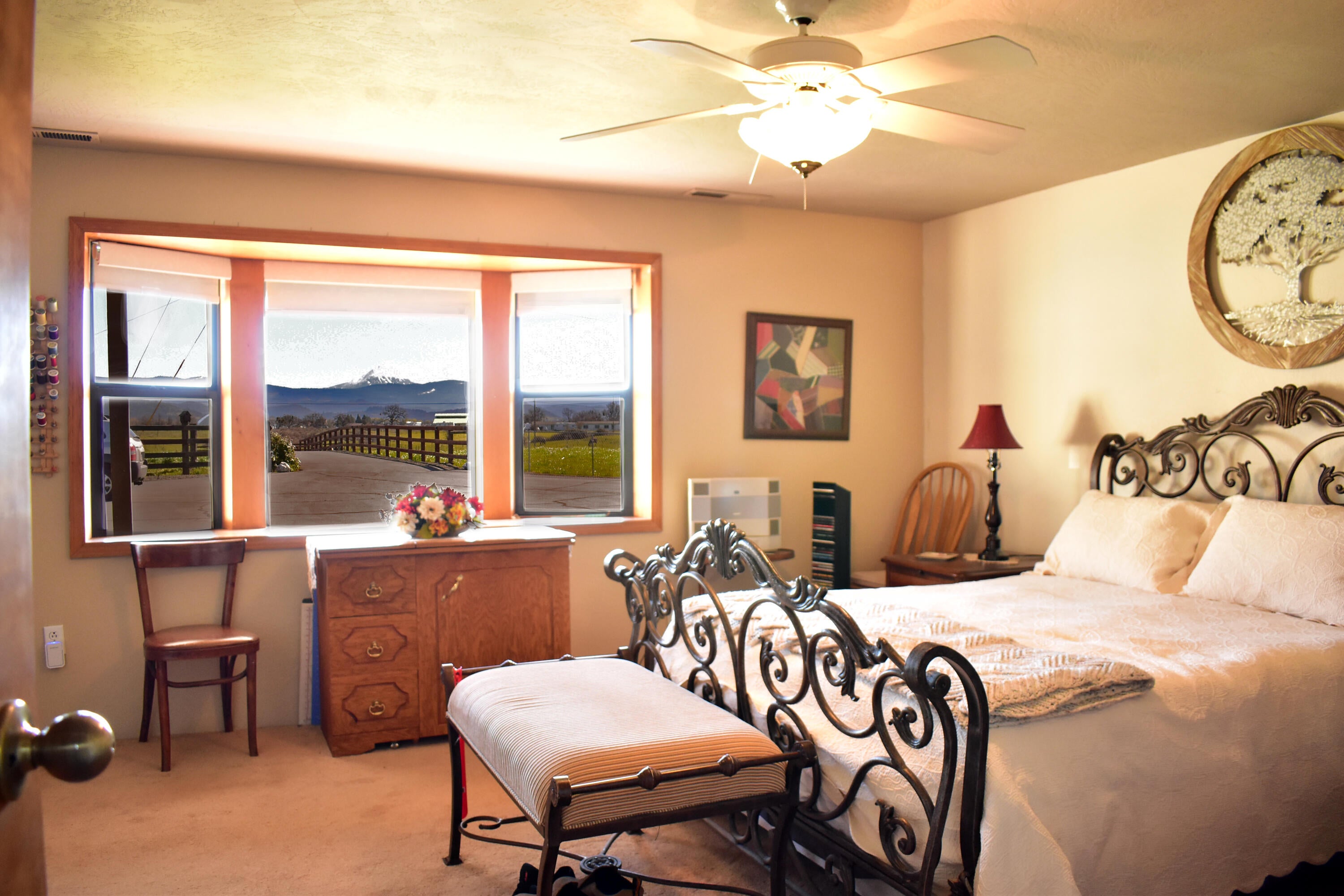 865 Reese Creek Road Eagle Point, OR 97524 - Photo 27 of 37 Primary Bedroom
