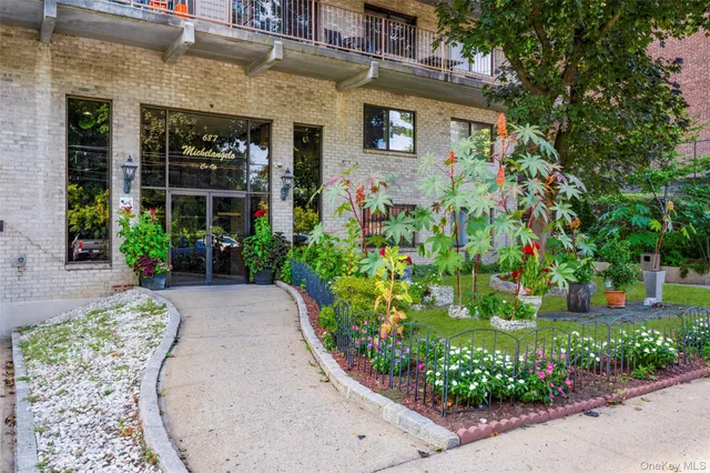 $150,000 | 687 Bronx River Road, Unit 7C, Yonkers, NY 10704