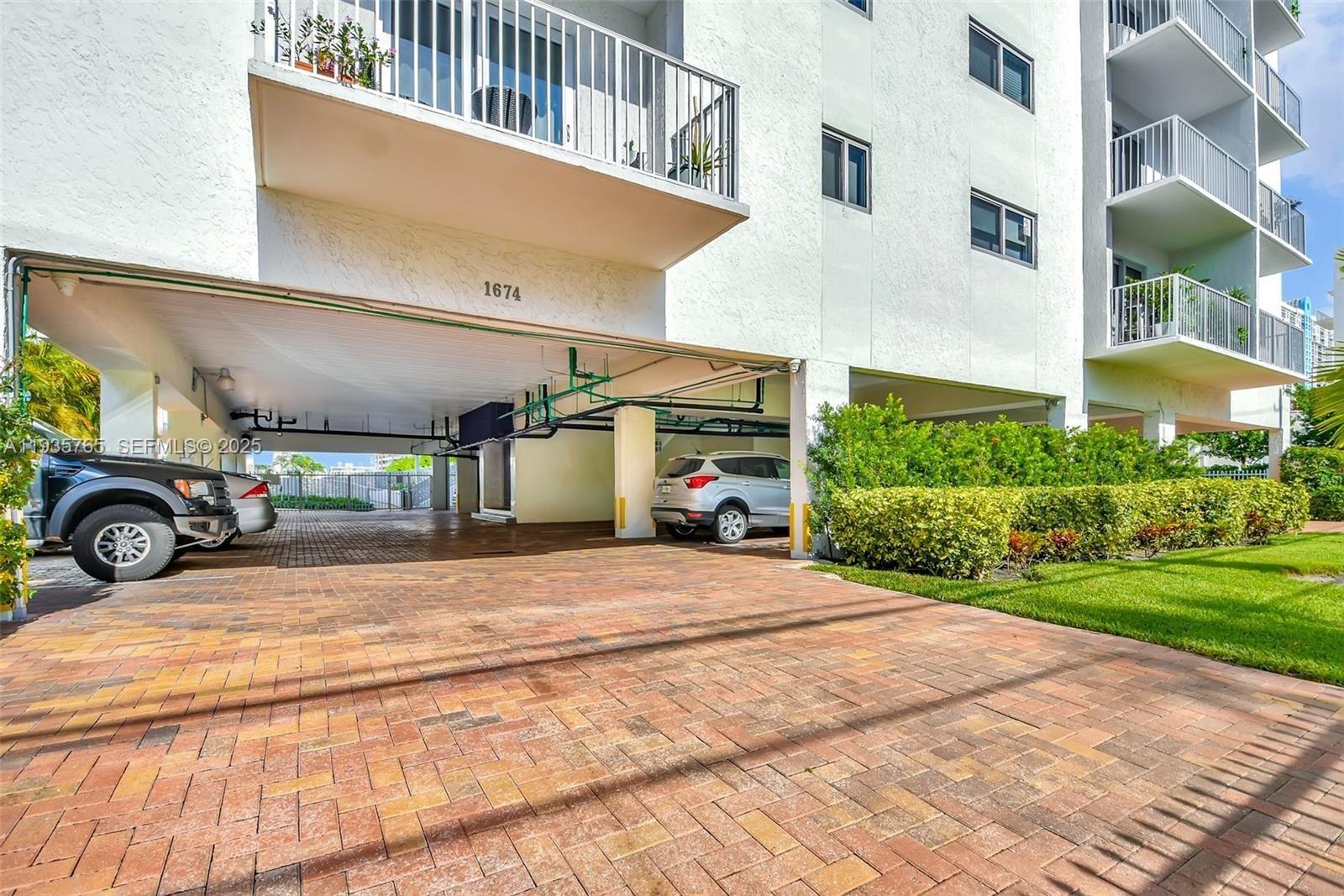 1674 Bay Road, Unit 406 Miami Beach, FL 33139 - Photo 19 of 33