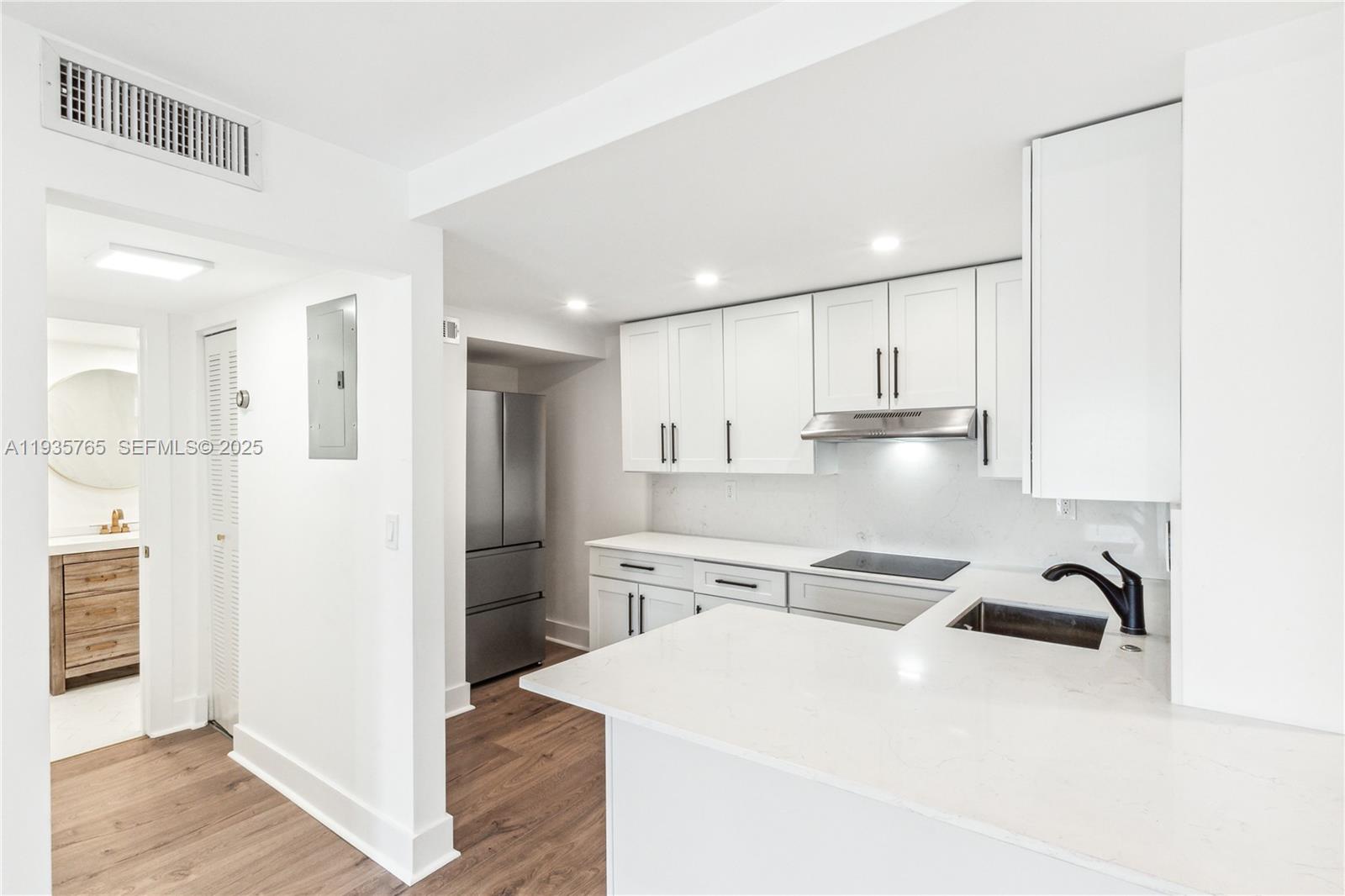 1674 Bay Road, Unit 406 Miami Beach, FL 33139 - Photo 3 of 33