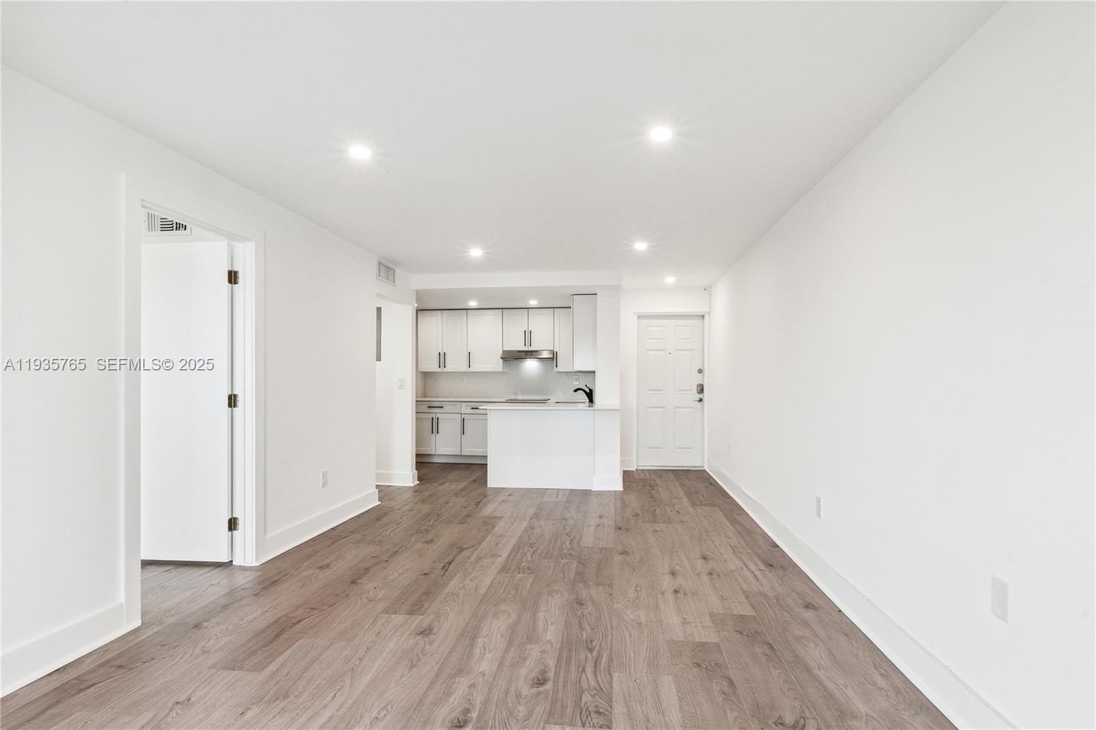 1674 Bay Road, Unit 406 Miami Beach, FL 33139 - Photo 7 of 33