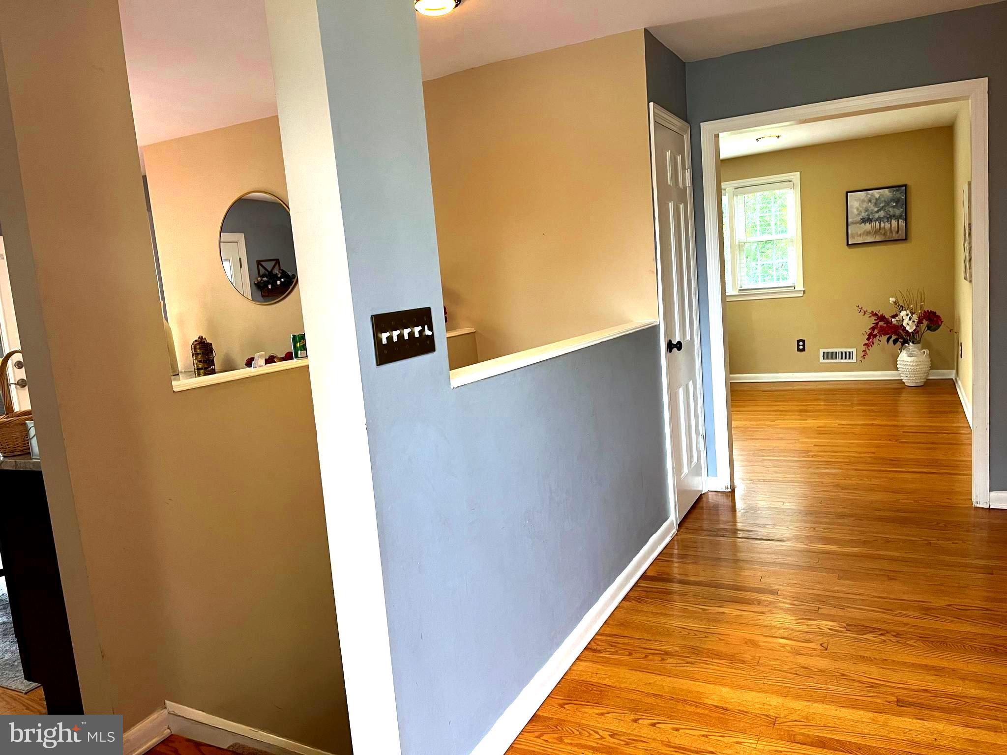 3918 Chatham Road Ellicott City, MD 21042 - Photo 5 of 51