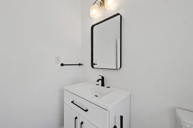 $1,550 | 301 East 3rd Street, Sweeny, TX 77480