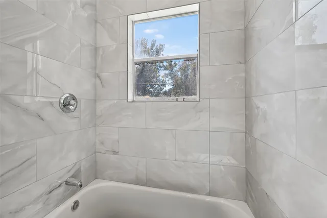 $1,550 | 301 East 3rd Street, Sweeny, TX 77480